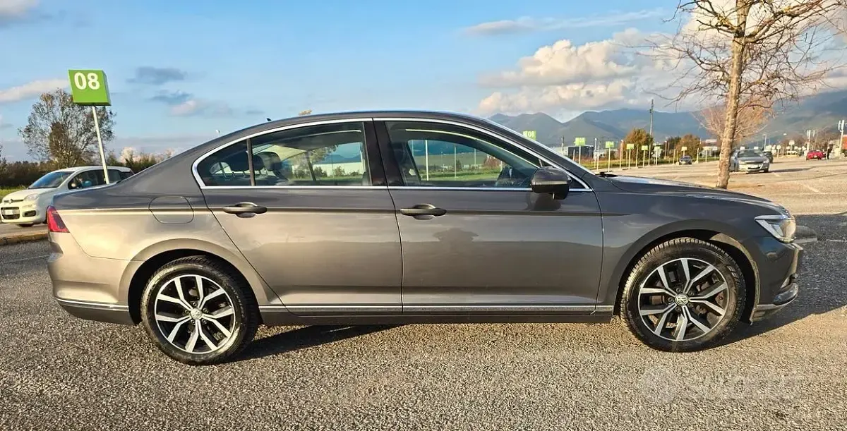 Usata VW Passat 150 CV (110 kW) 2017 Grigio Berlina