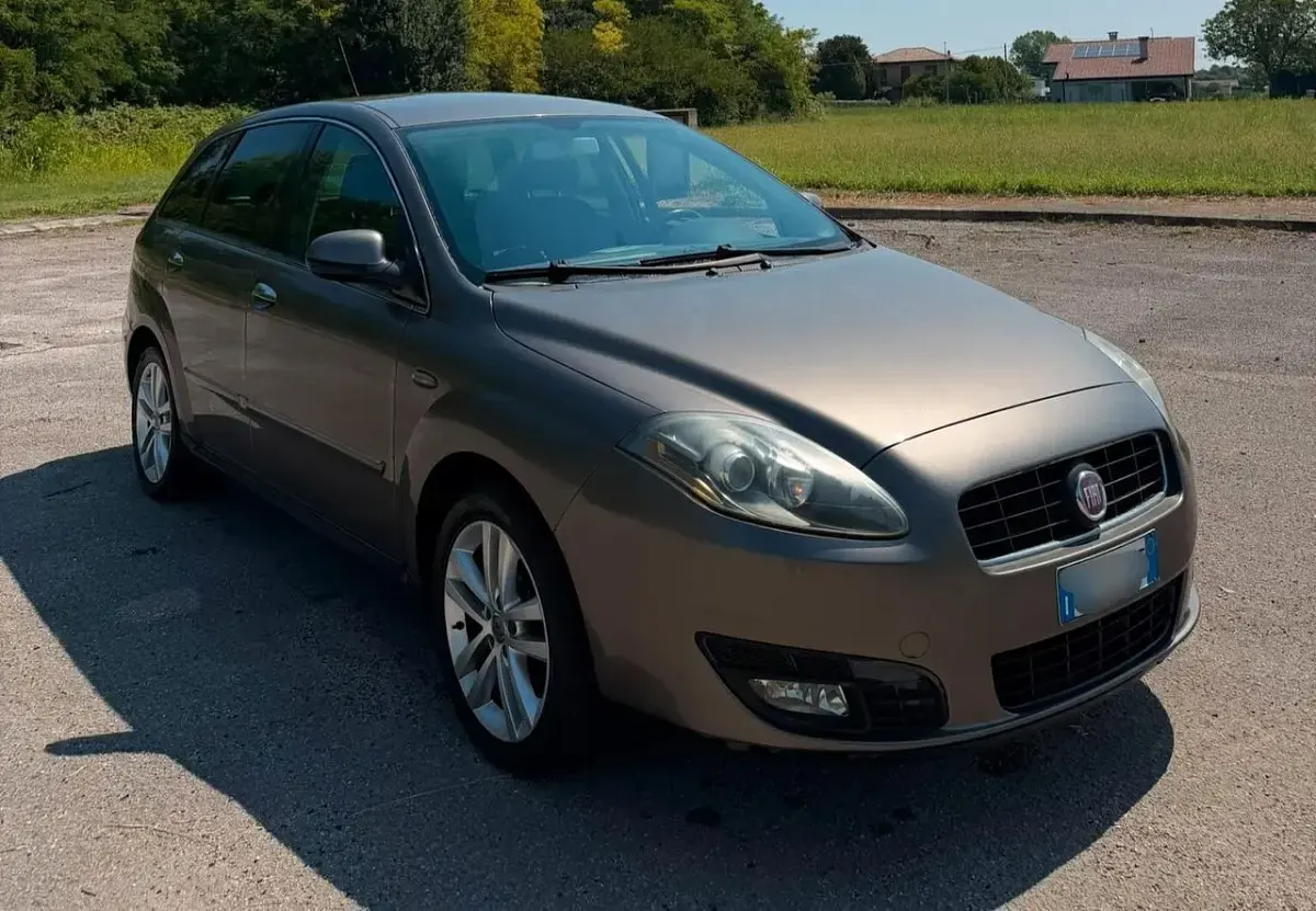 Usata Fiat Croma 147 CV (108 kW) 2011 Marrone Station wagon