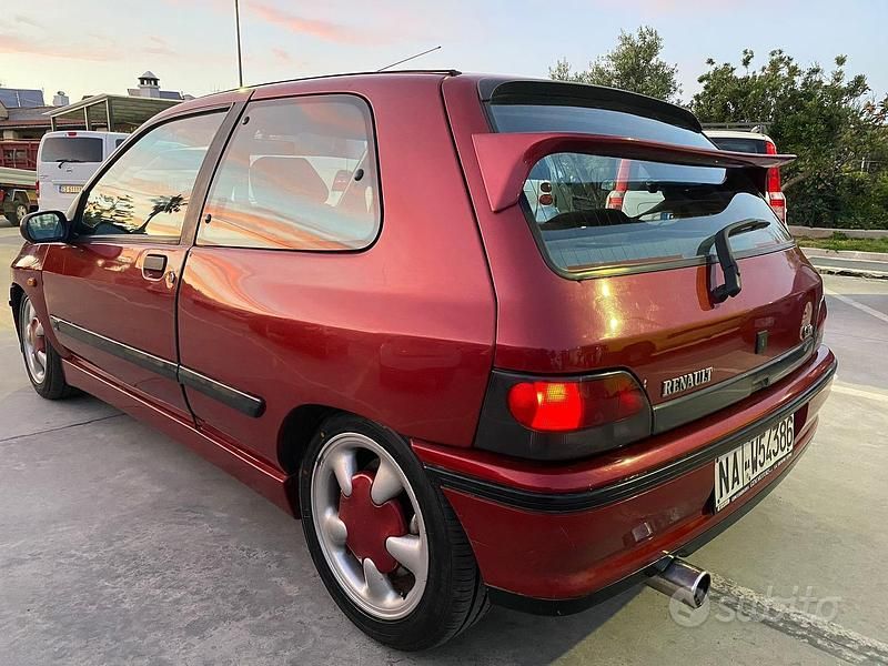 Usata Renault Clio 137 CV (100 kW) 1994 Rosso Utilitaria