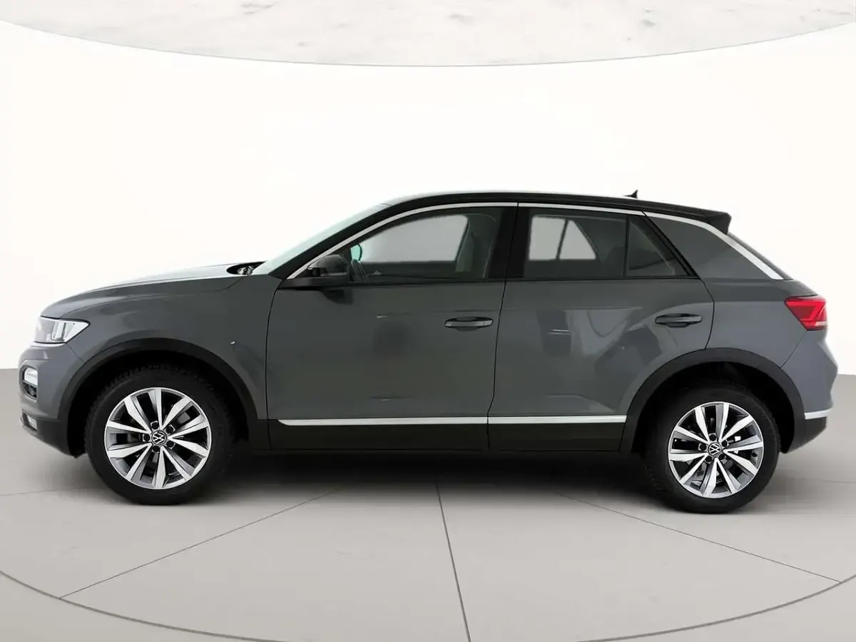 Usata VW T-Roc Style 110 CV (80 kW) 2021 Indium grey metallizzato nero SUV