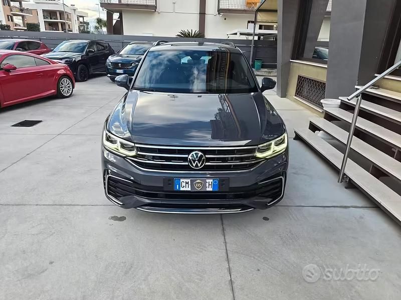 Usata VW Tiguan R-line 150 CV (110 kW) 2023 Grigio SUV