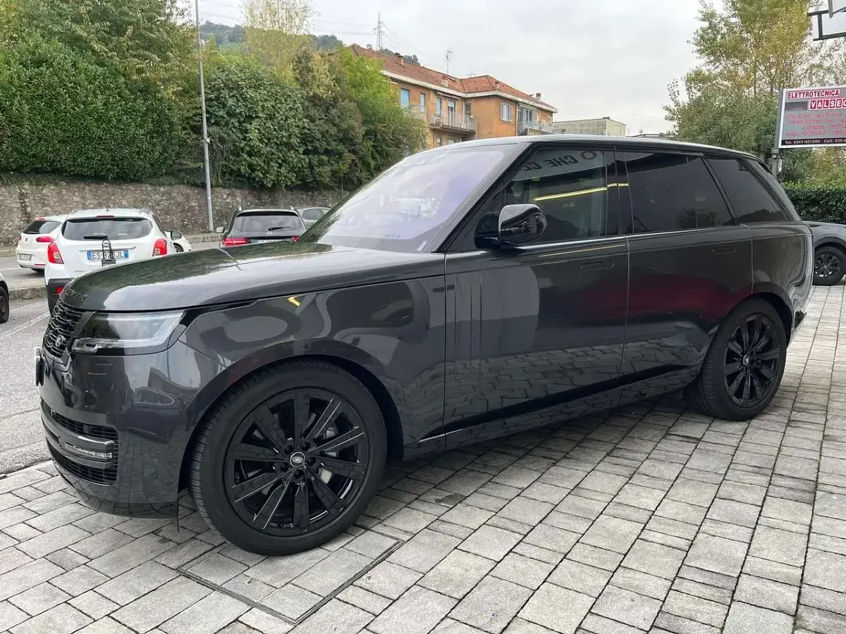 Usata Land Rover Range Rover Autobiography 300 CV (220 kW) 2023 Carpathian grey SUV