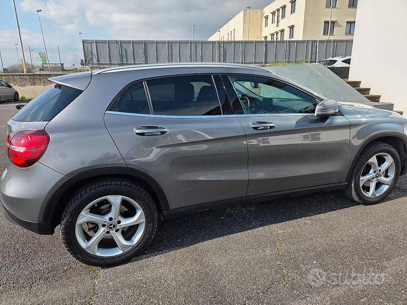 Usata Mercedes GLA220 2019 Grigio SUV