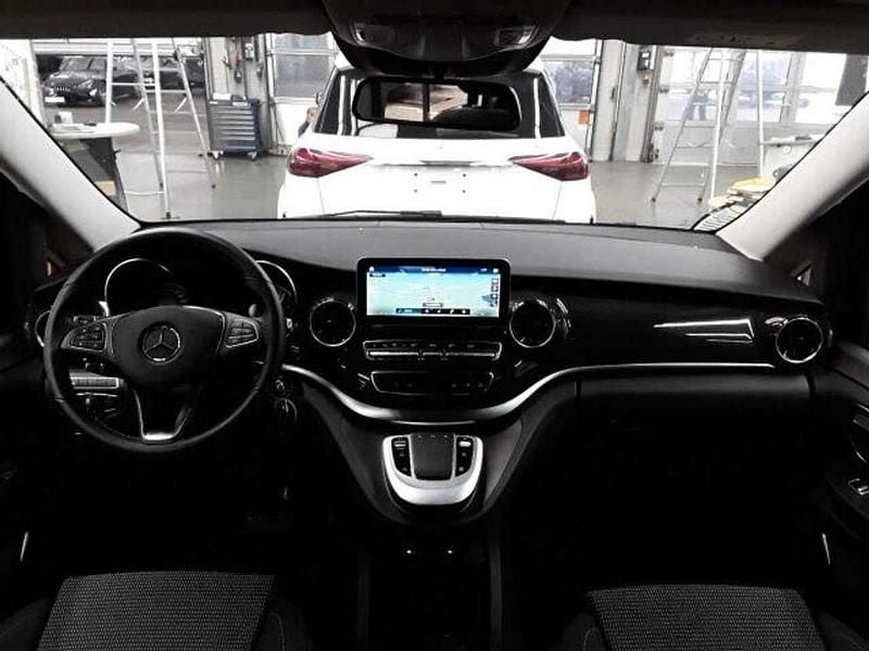 Usata Mercedes V300 Sport Edition 237 CV (174 kW) 2024 Grigio Monovolume