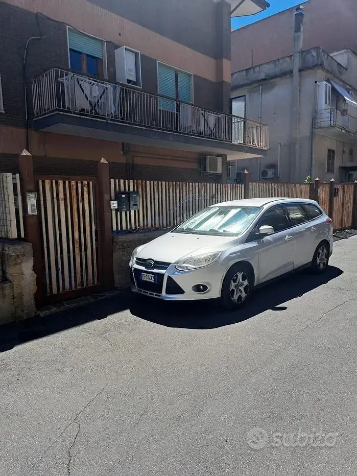 Usata Ford Focus 115 CV (84 kW) 2013 Grigio Station wagon