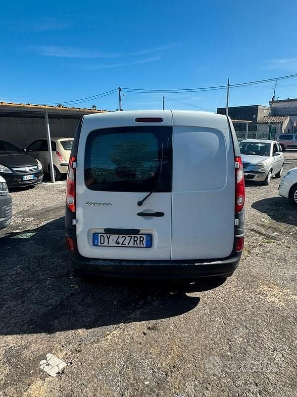 Usata Renault Kangoo Dynamique 90 CV (66 kW) 2009 Bianco Monovolume