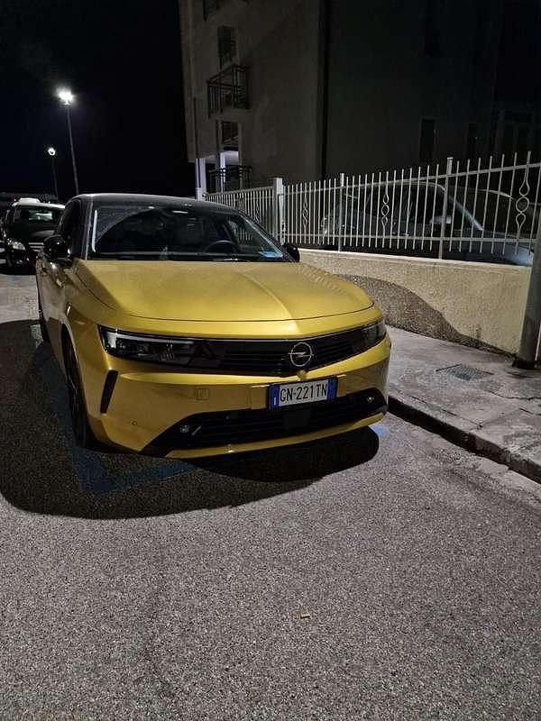 Usata Opel Astra Elegance 131 CV (96 kW) 2023 Oro Berlina
