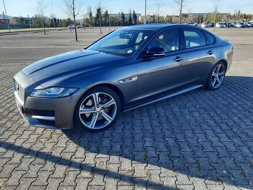 Usata Jaguar XF R-Sport 300 CV (220 kW) 2016 Grigio Berlina