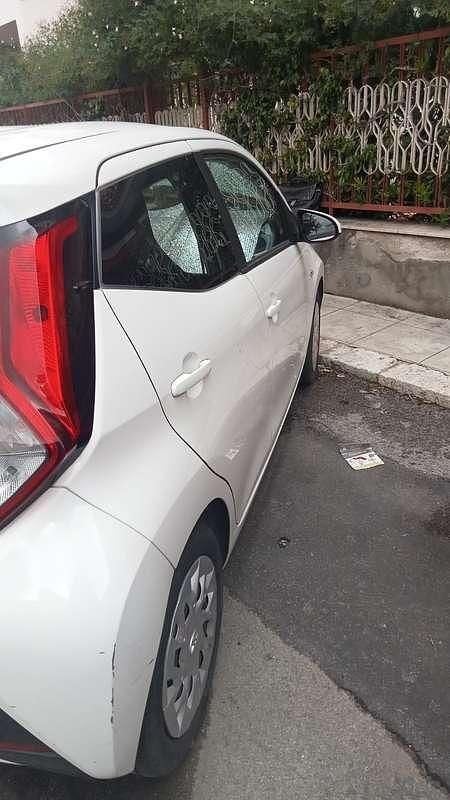 Begagnad Toyota Aygo 72 HK (52 kW) 2019 Vit Halvkombi