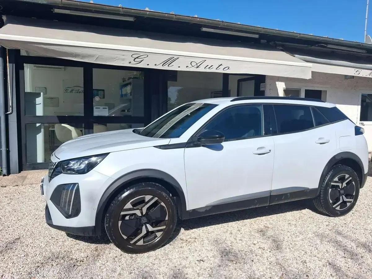 Usata Peugeot 2008 Allure 102 CV (75 kW) 2025 Bianco okenite SUV