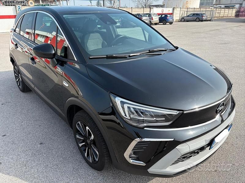 Usata Opel Crossland Elegance 110 CV (80 kW) 2023 Nero SUV
