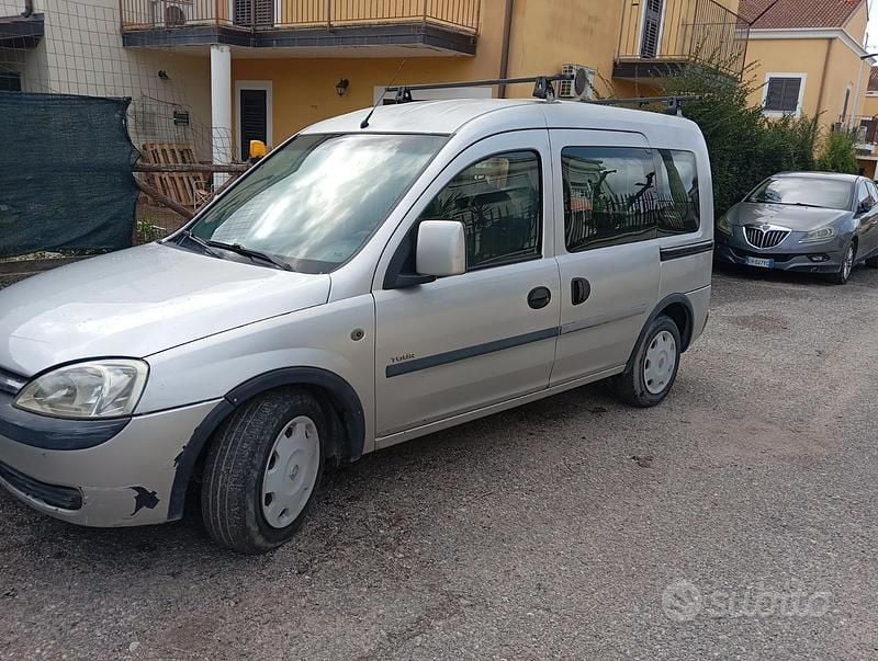 Usata Opel Combo 2002 Grigio Monovolume