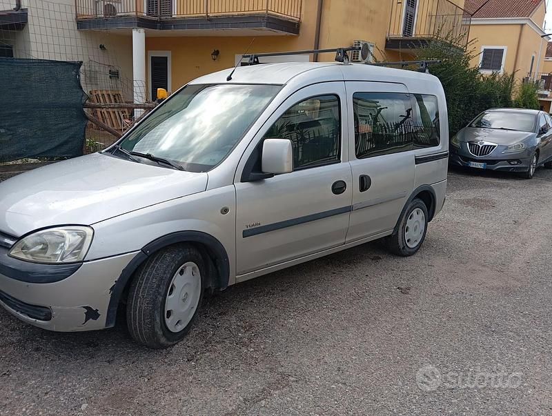 Grigio Usata 2002 Opel Combo | 2500 € - Immagine 1/4
