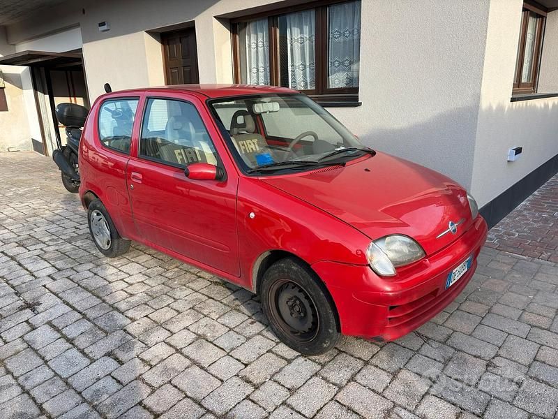 Usata Fiat 600 54 CV (39 kW) 2005 Rosso Utilitaria