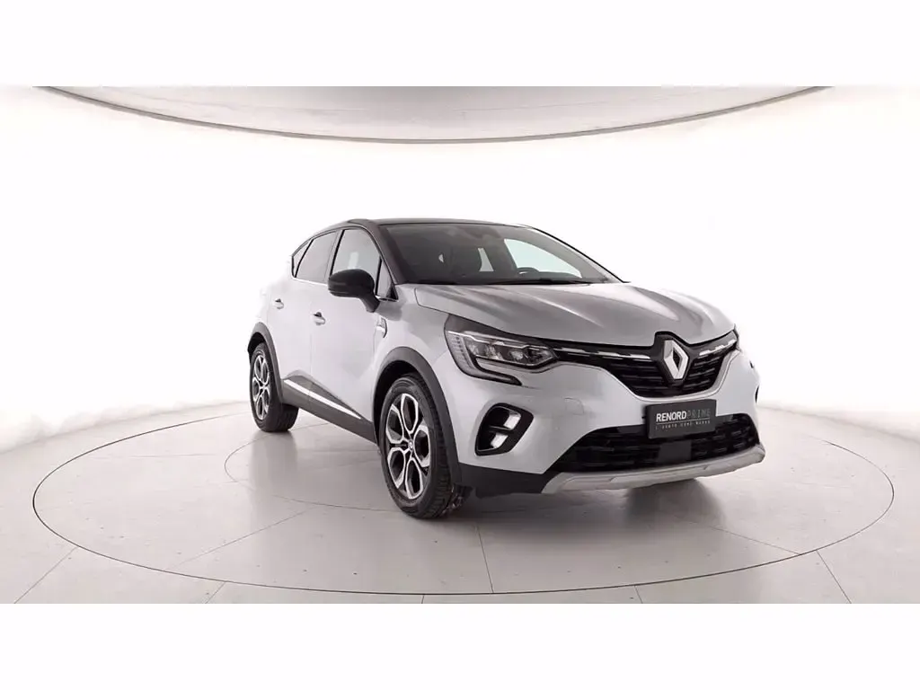 Usata Renault Captur Techno 101 CV (74 kW) 2023 Grigio chiaro SUV