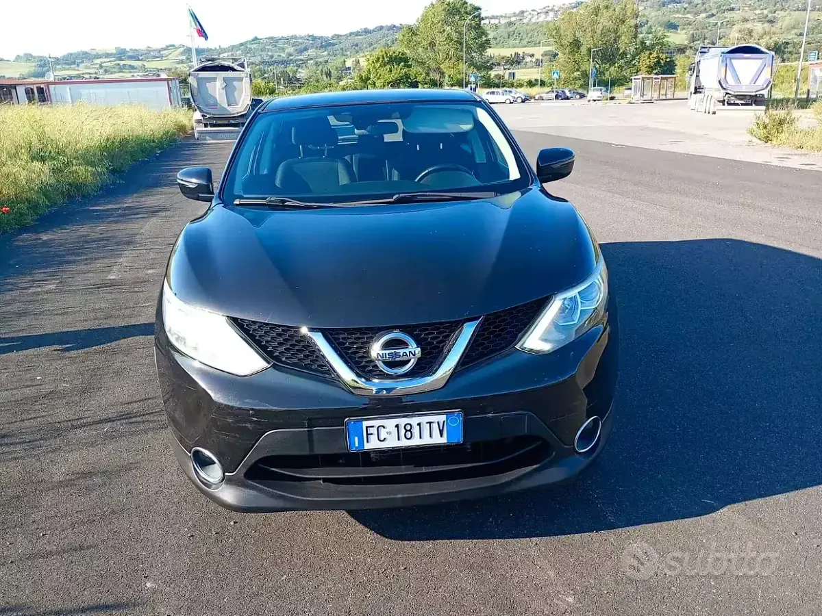 Usata Nissan Qashqai Acenta 131 CV (96 kW) 2016 Grigio SUV