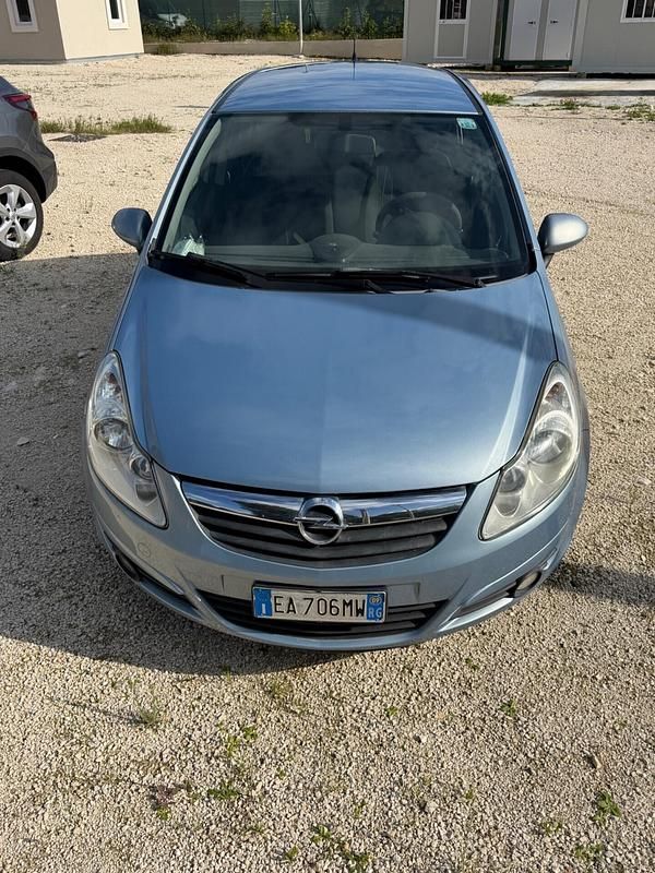 Usata Opel Corsa 90 CV (66 kW) 2010 Argento Utilitaria