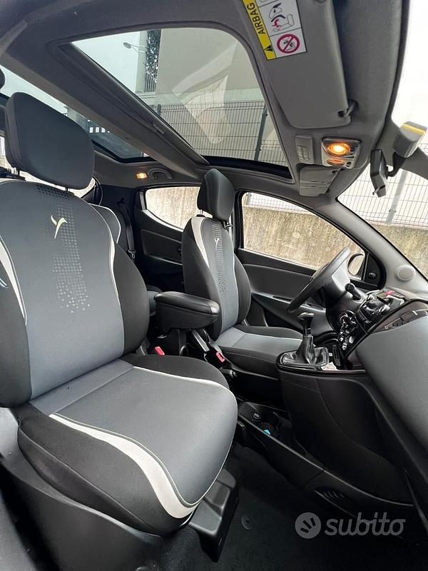 Usata Lancia Ypsilon 95 CV (69 kW) 2015 Nero Utilitaria