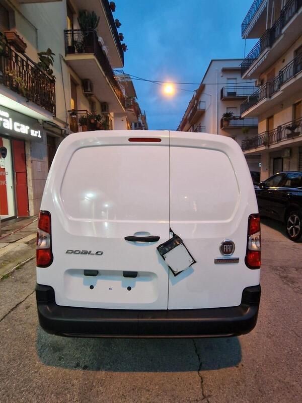 Usata Fiat Doblò 130 CV (95 kW) 2024 Bianco Monovolume