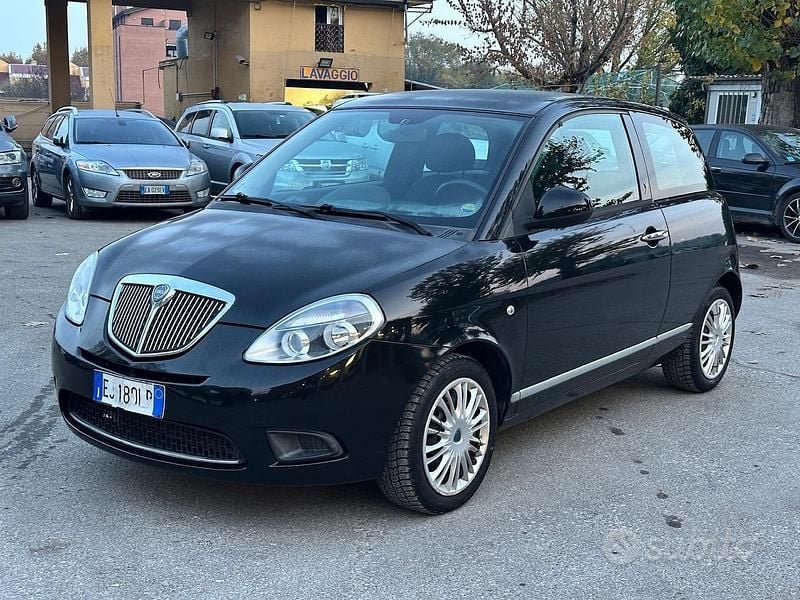 Usata Lancia Ypsilon Platinum 69 CV (50 kW) 2011 Nero Utilitaria