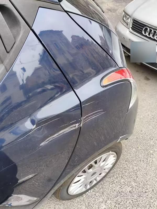 Usata Lancia Ypsilon 69 CV (50 kW) 2016 Blu Utilitaria