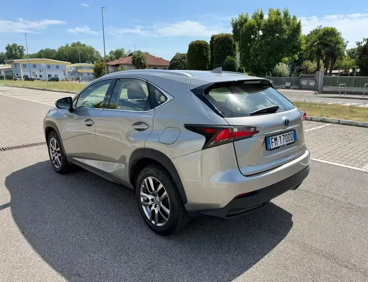 Usata Lexus NX300h 197 CV (144 kW) 2017 Grigio SUV