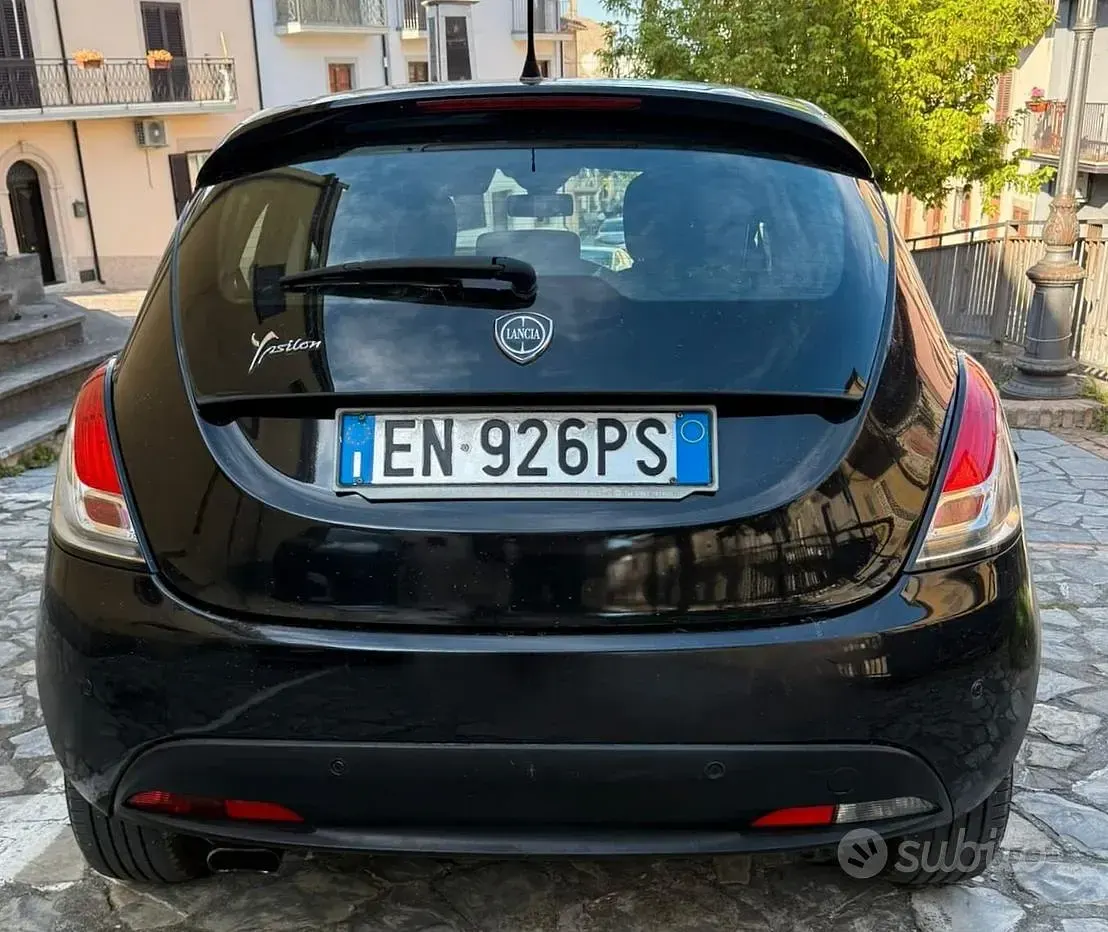 Usata Lancia Ypsilon 95 CV (69 kW) 2012 Nero Utilitaria