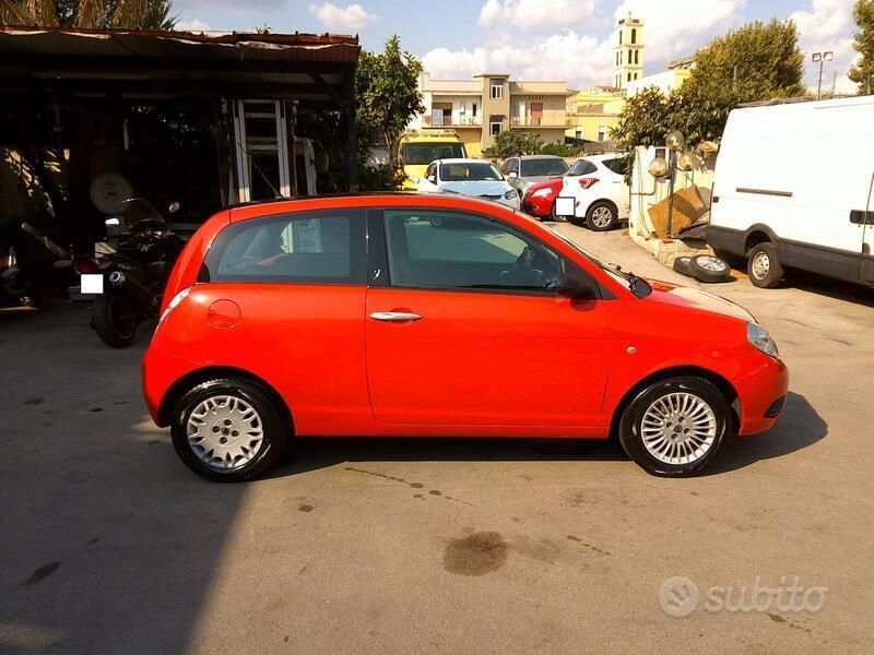 Usata Lancia Ypsilon 60 CV (44 kW) 2008 Arancione Utilitaria