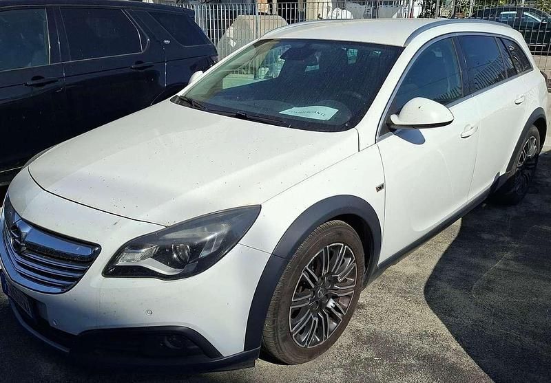 Usata Opel Insignia Country Tourer 163 CV (119 kW) 2014 Bianco Station wagon