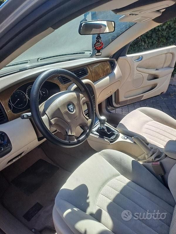 Usata Jaguar X-type 156 CV (114 kW) 2002 Grigio Berlina