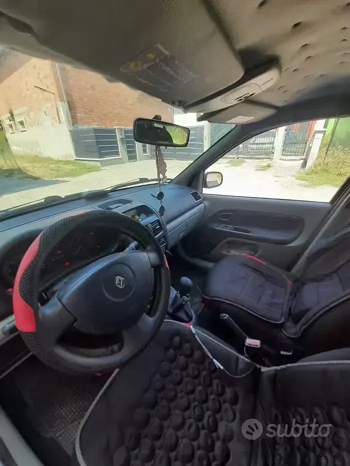 Usata Renault Clio 58 CV (42 kW) 2002 Berlina