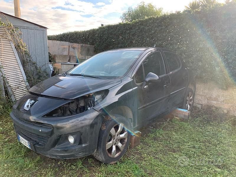 Usata Peugeot 207 75 CV (55 kW) 2011 Nero Utilitaria