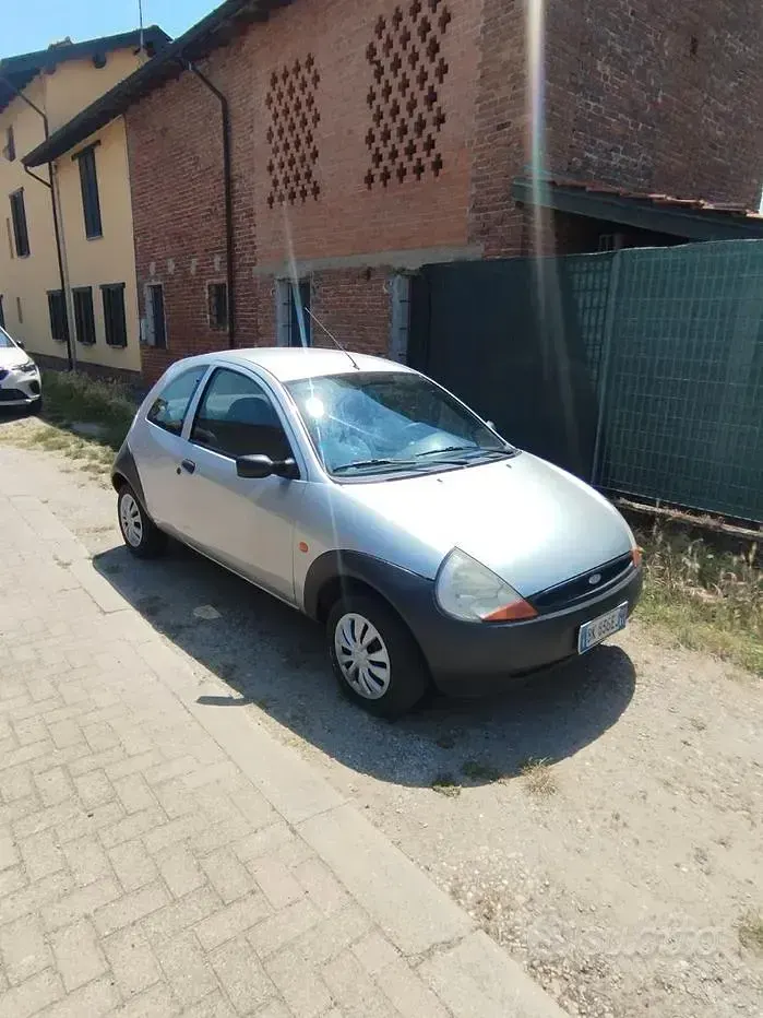 Usata Ford Ka 60 CV (44 kW) 2000 Grigio Utilitaria