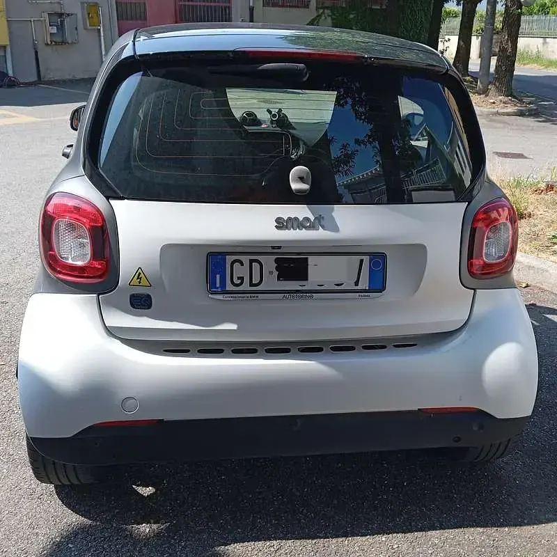 Usata Smart ForTwo Coupé 41 kW (56 CV) 2021 Bianco Utilitaria