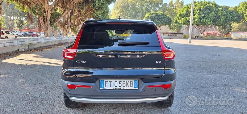 Usata Volvo XC40 Momentum 150 CV (110 kW) 2019 Nero SUV