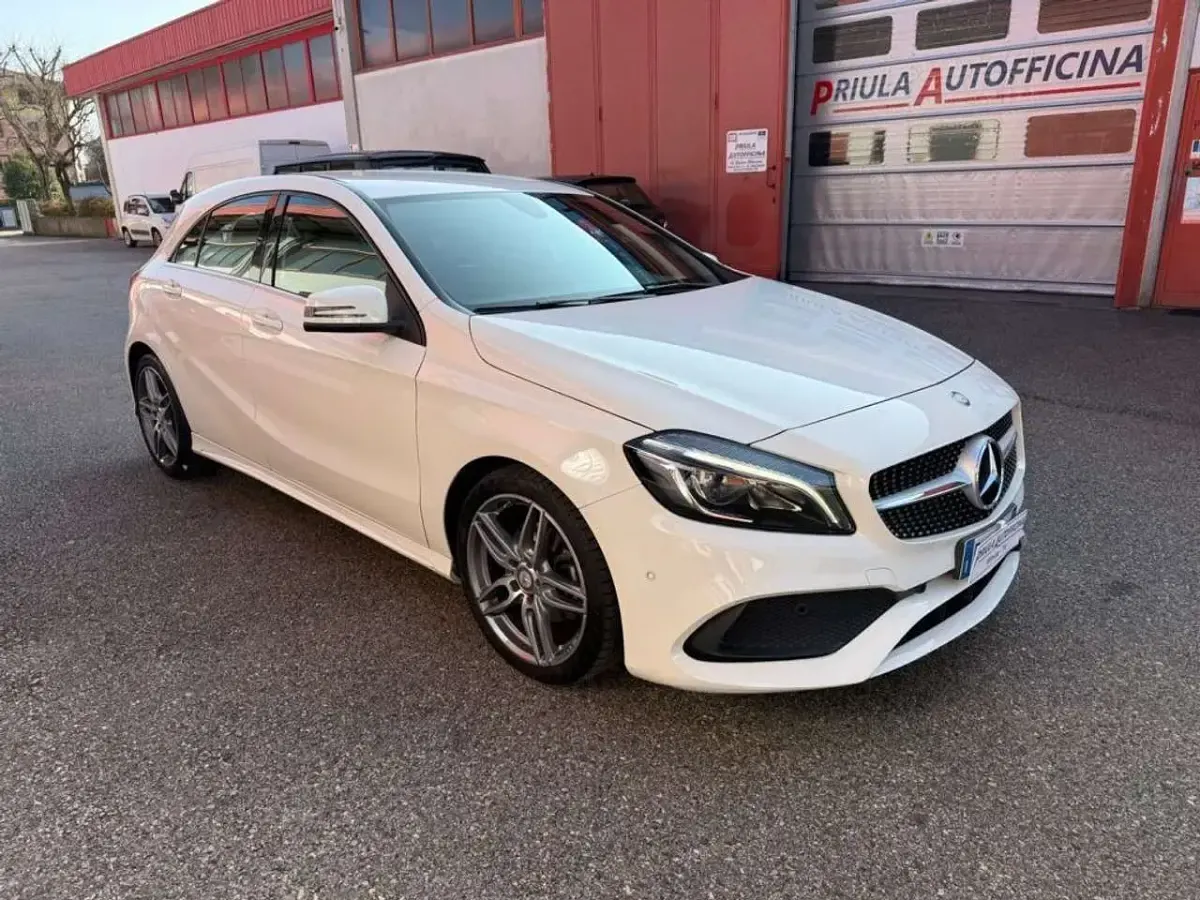 Usata Mercedes A180 Premium 109 CV (80 kW) 2017 Bianco Utilitaria