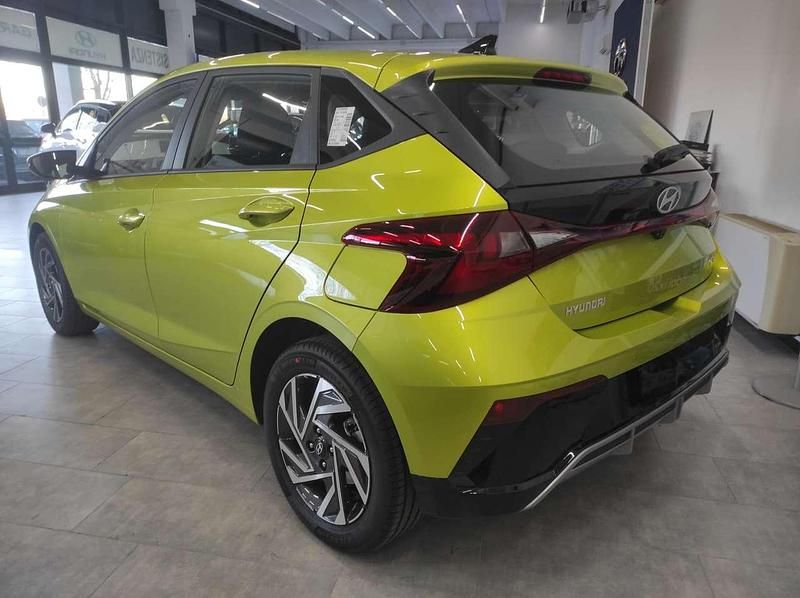 Usata Hyundai i20 101 CV (74 kW) 2023 Verde Utilitaria