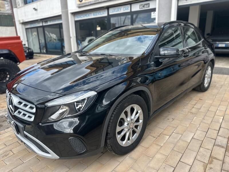 Usata Mercedes GLA200 Premium 136 CV (100 kW) 2017 Nero SUV