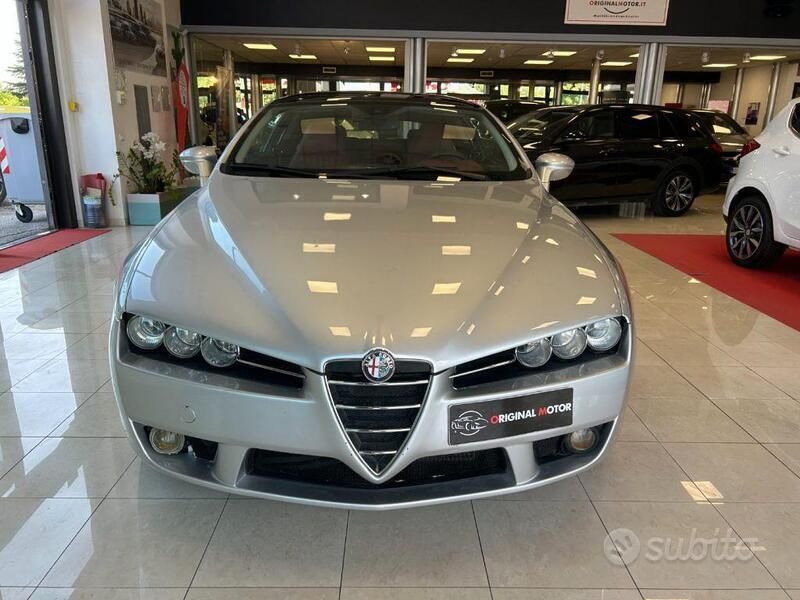 Argento Usata 2007 Alfa Romeo Brera Coupé | 5900 € (Ottimo prezzo) - Immagine 1/4