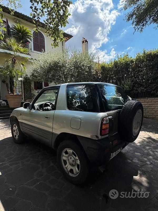 Usata Toyota RAV4 128 CV (94 kW) 1998 Grigio SUV
