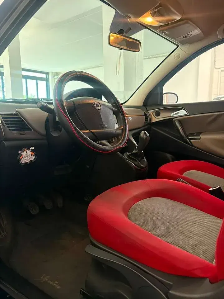 Usata Lancia Ypsilon 69 CV (50 kW) 2006 Pastello Utilitaria