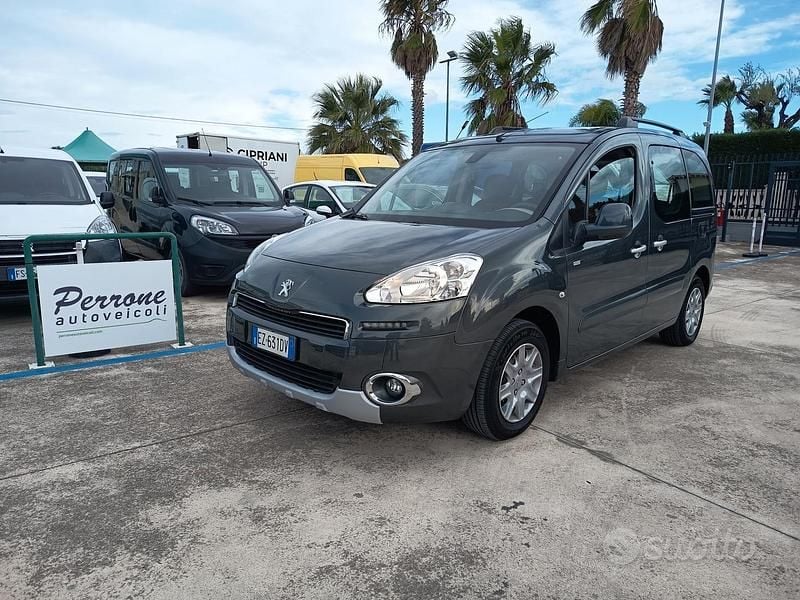 Grigio Usata 2015 Peugeot Partner Tepee Active Monovolume | 7500 € (Buon prezzo) - Immagine 1/4