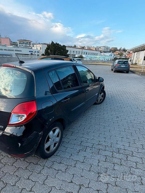 Usado Renault Clio II Dynamique 105 CV (77 kW) 2011 Negro Berlina