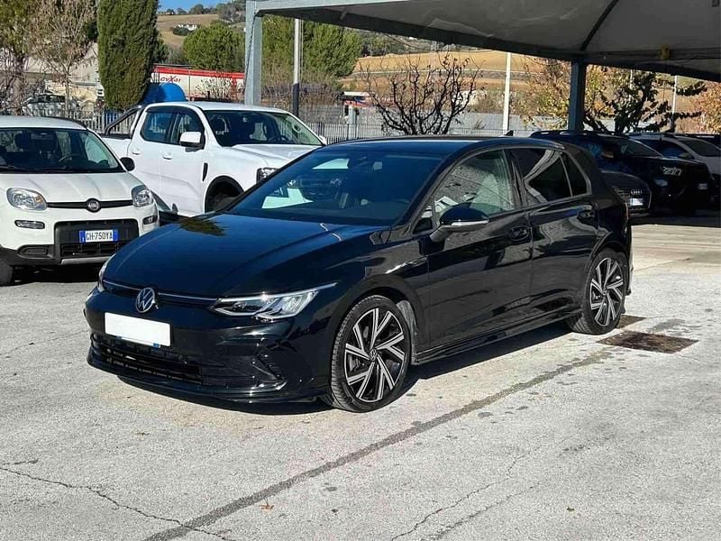 Nero Usata 2021 VW Golf VIII R-line Tre volumi | 25.990 € (Buon prezzo) - Immagine 1/4