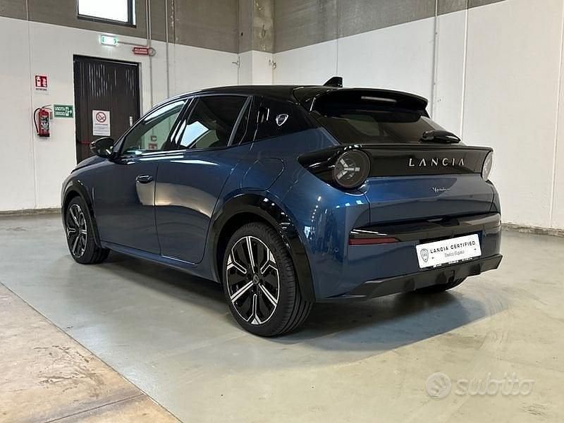 Usata Lancia Ypsilon 114 kW (156 CV) 2024 Blu Utilitaria