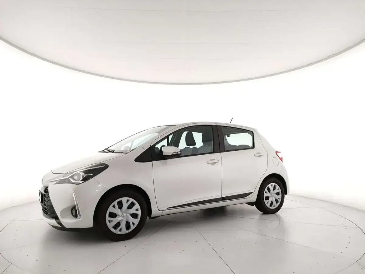 Usata Toyota Yaris Active 72 CV (52 kW) 2019 Bianco Utilitaria