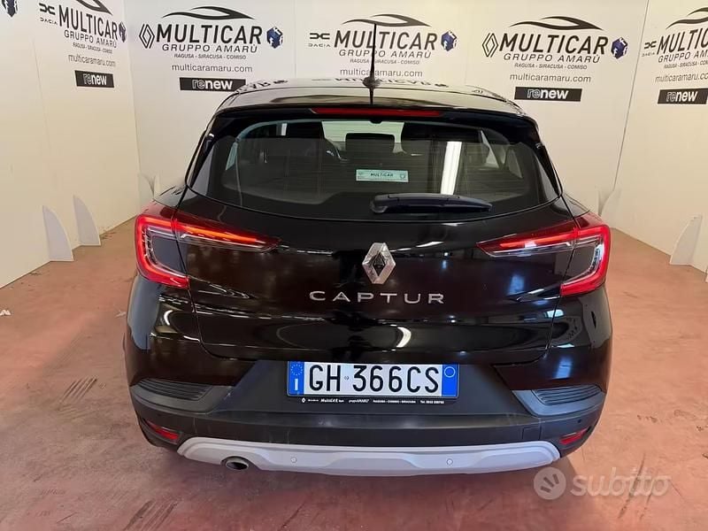 Usata Renault Captur Zen 101 CV (74 kW) 2021 Nero SUV