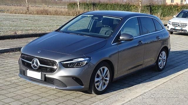 Usata Mercedes B200 Premium 150 CV (110 kW) 2023 Grigio scuro Monovolume