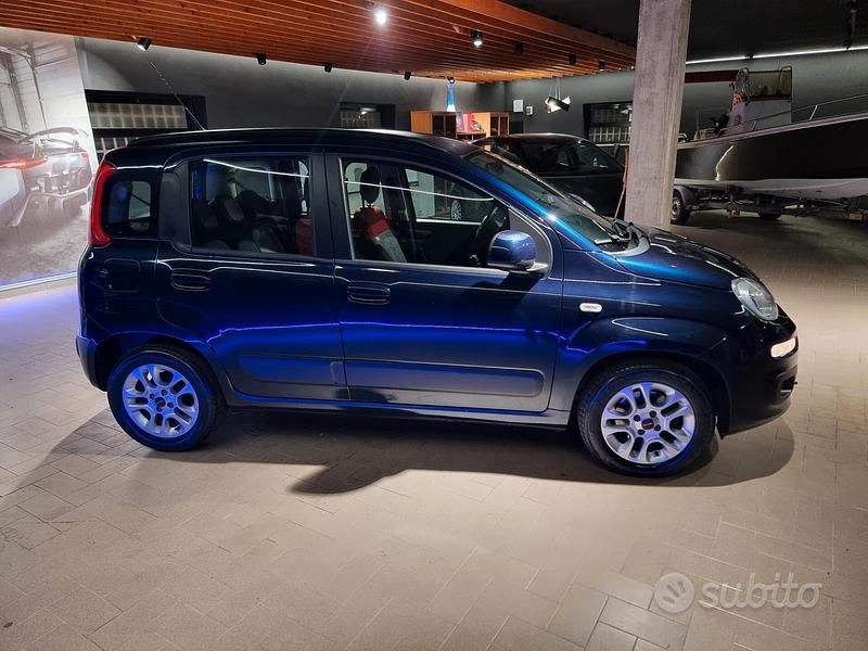 Usata Fiat Panda Lounge 69 CV (50 kW) 2017 Blu Utilitaria