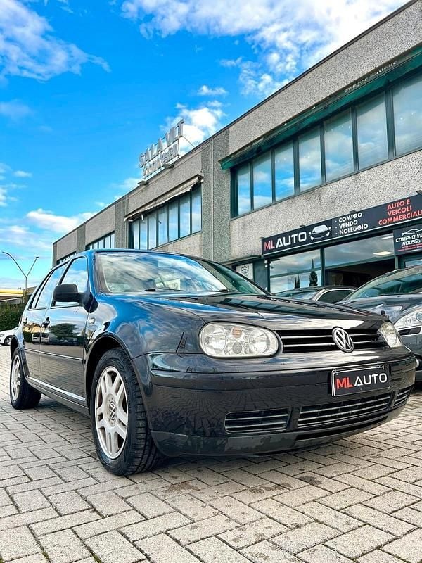 Usata VW Golf IV Highline 104 CV (76 kW) 2002 Nero Berlina